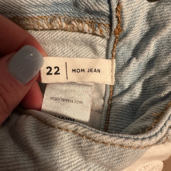 light wash mom jeans - Picture 3 of 6